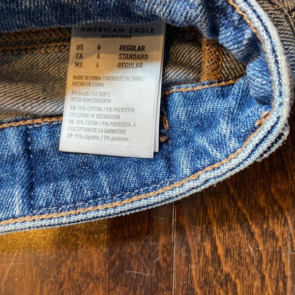 American Eagle Ripped Mom Jeans - Picture 6 of 6